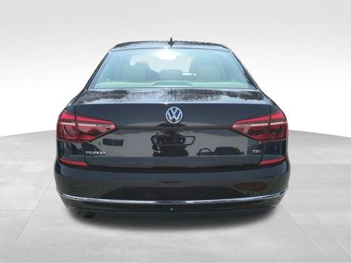 Deep Black Pearl Effect 2019 Volkswagen Passat 2.0T Wolfsburg