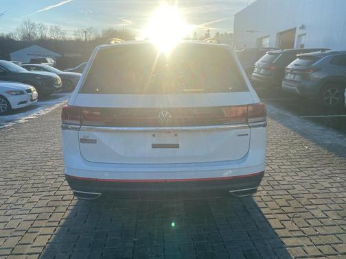 2024 Volkswagen Atlas 2.0T SE