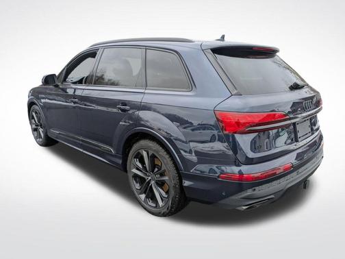 Blue Metallic 2026 Audi Q7 55 Premium Plus