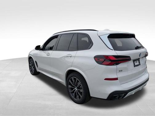 Alpine White 2026 BMW X5 M60i