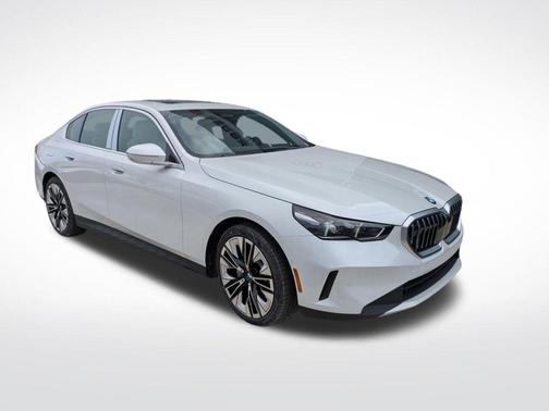 Mineral White Metallic 2026 BMW 530 i xDrive