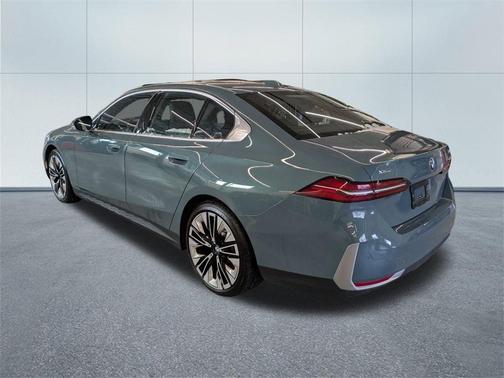 2025 BMW 530 i xDrive