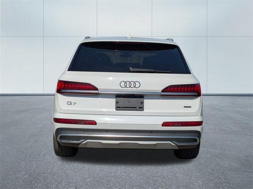 2022 Audi Q7 45 Premium Plus