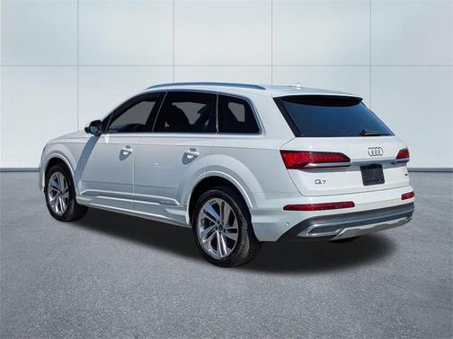 2022 Audi Q7 45 Premium Plus