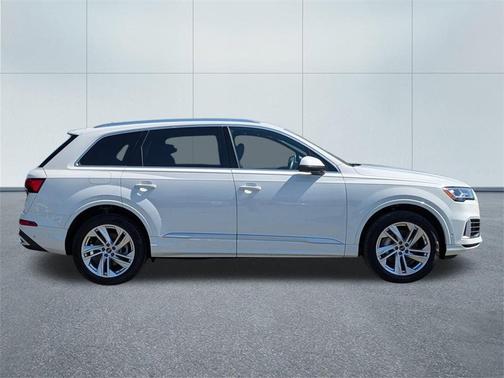 2022 Audi Q7 45 Premium Plus