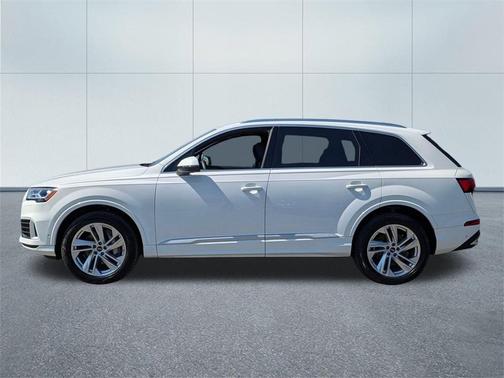 2022 Audi Q7 45 Premium Plus