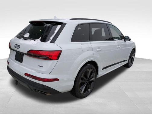 Glacier White Metallic 2026 Audi Q7 55 Premium Plus
