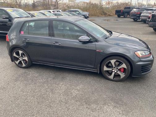 2017 Volkswagen Golf GTI SE 4-Door