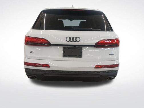 Glacier White Metallic 2026 Audi Q7 55 Premium Plus