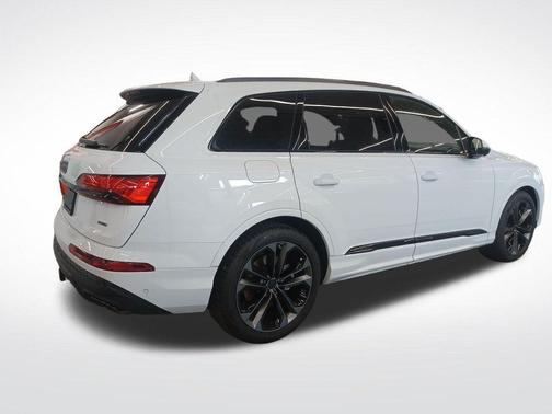 Glacier White Metallic 2026 Audi Q7 55 Premium Plus