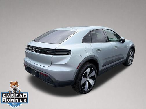 Silver 2025 Porsche Macan 4