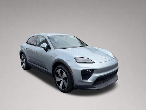 Silver 2025 Porsche Macan 4