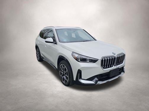 Mineral White Metallic 2025 BMW X1 xDrive28i