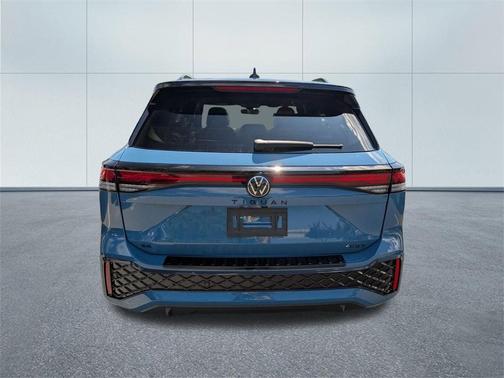 2025 Volkswagen Tiguan 2.0T SE R-Line Black