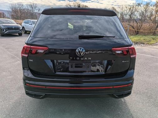 2024 Volkswagen Tiguan 2.0T SE R-Line Black