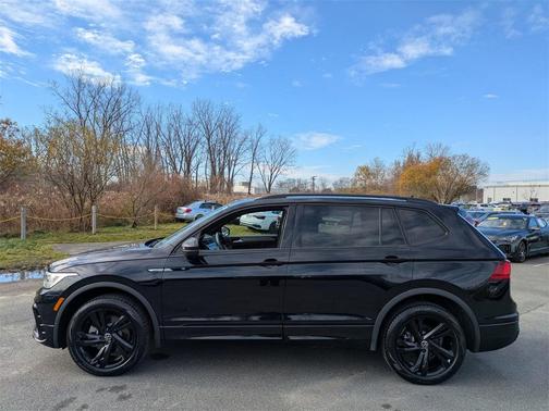 2024 Volkswagen Tiguan 2.0T SE R-Line Black