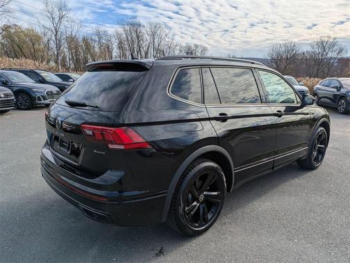 2024 Volkswagen Tiguan 2.0T SE R-Line Black