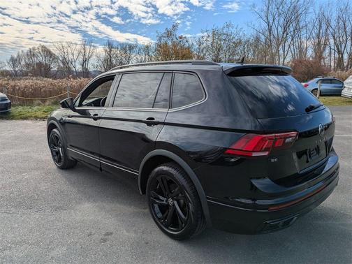 2024 Volkswagen Tiguan 2.0T SE R-Line Black