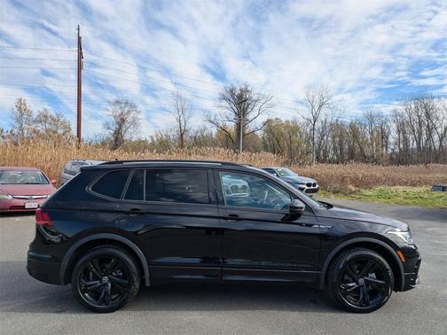 2024 Volkswagen Tiguan 2.0T SE R-Line Black