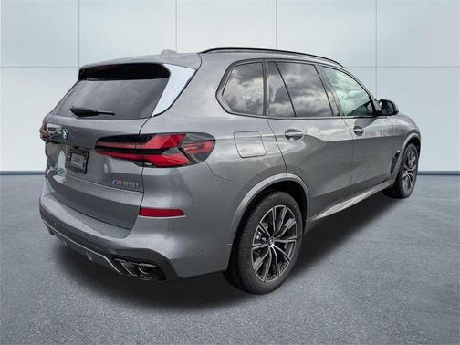 2026 BMW X5 M60i