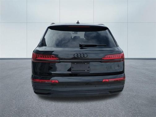 2022 Audi Q7 55 Premium Plus