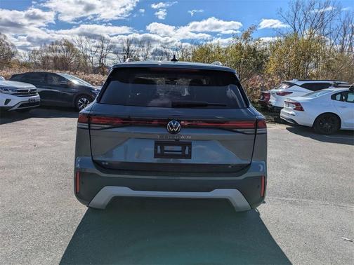 2025 Volkswagen Tiguan 2.0T SE