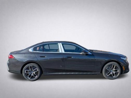 Dark Graphite Metallic 2026 BMW 530 i xDrive