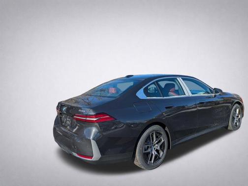 Dark Graphite Metallic 2026 BMW 530 i xDrive