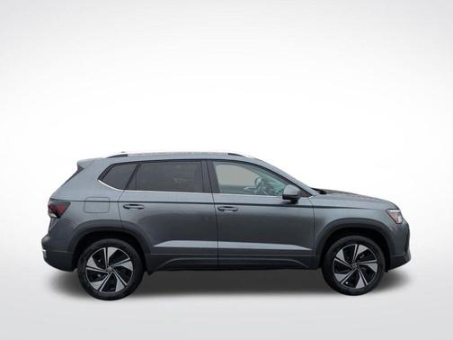 Platinum Gray Metallic 2026 Volkswagen Taos 1.5T SE