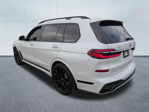 2023 BMW X7 M60i