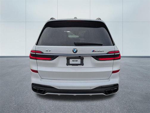 2023 BMW X7 M60i
