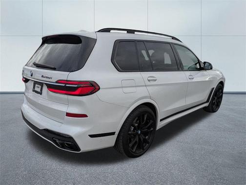 2023 BMW X7 M60i