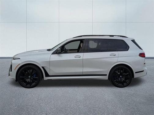 2023 BMW X7 M60i