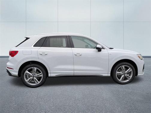 2022 Audi Q3 45 S line Premium