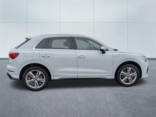 2022 Audi Q3 45 S line Premium