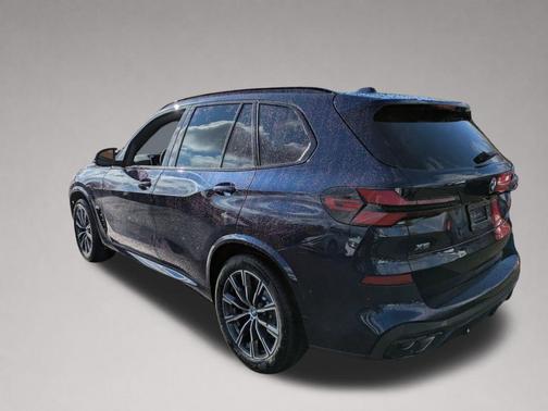 Tanzanite Blue II Metallic 2026 BMW X5 M60i