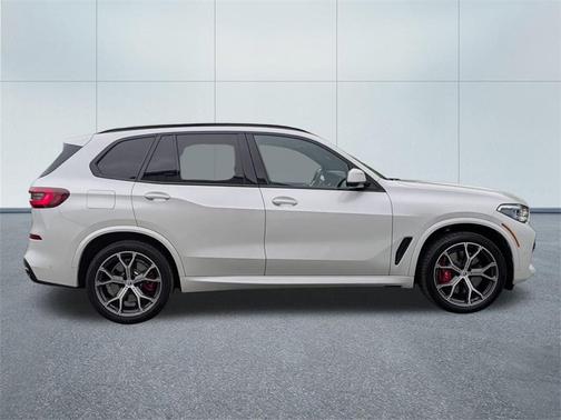 2022 BMW X5 M50i