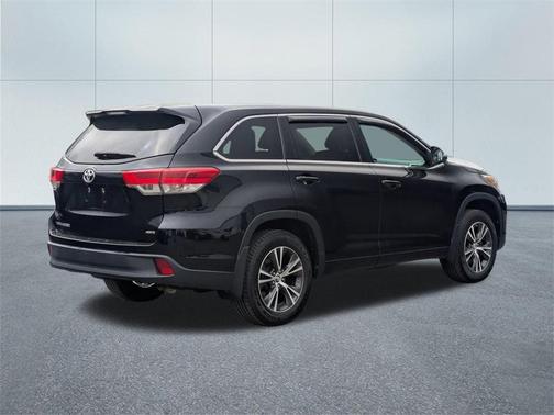 2017 Toyota Highlander LE
