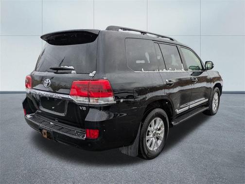 2017 Toyota Land Cruiser V8