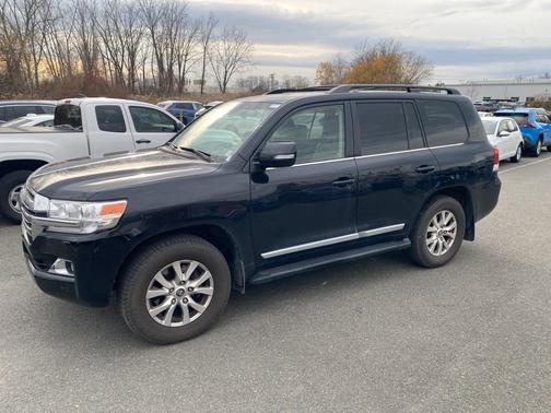 2017 Toyota Land Cruiser V8