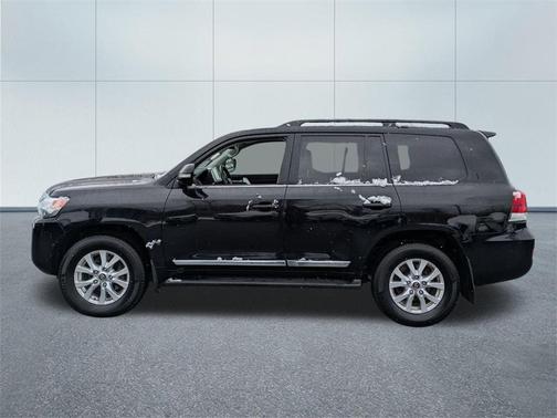 2017 Toyota Land Cruiser V8