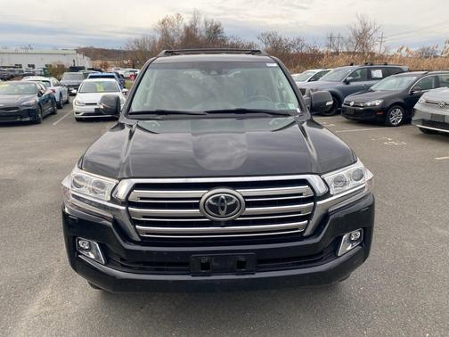 2017 Toyota Land Cruiser V8