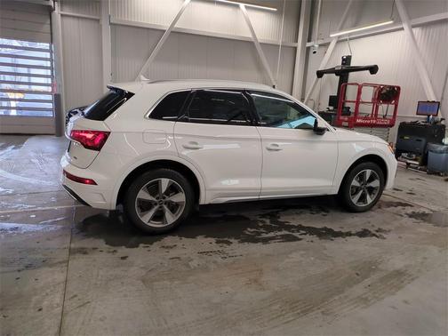 2022 Audi Q5 40 Premium Plus