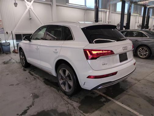 2022 Audi Q5 40 Premium Plus