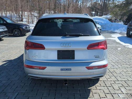 Florett Silver Metallic 2018 Audi Q5 2.0T Premium