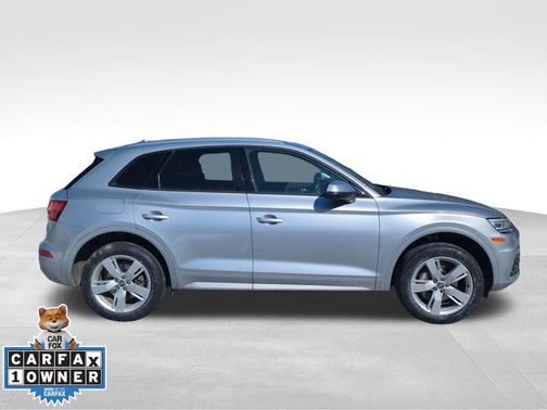 Florett Silver Metallic 2018 Audi Q5 2.0T Premium