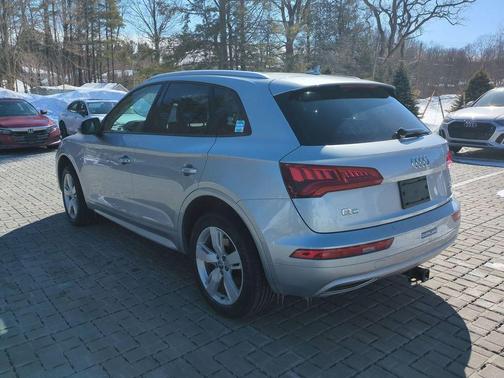 Florett Silver Metallic 2018 Audi Q5 2.0T Premium