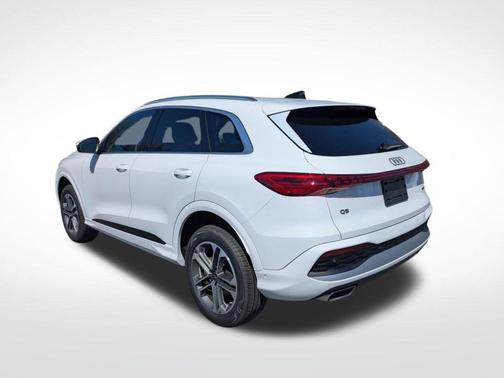 White 2025 Audi Q5 2.0T quattro Premium