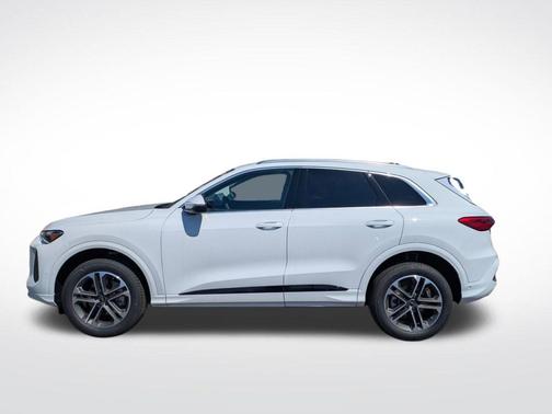 White 2025 Audi Q5 2.0T quattro Premium