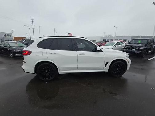 2023 BMW X5 M50i